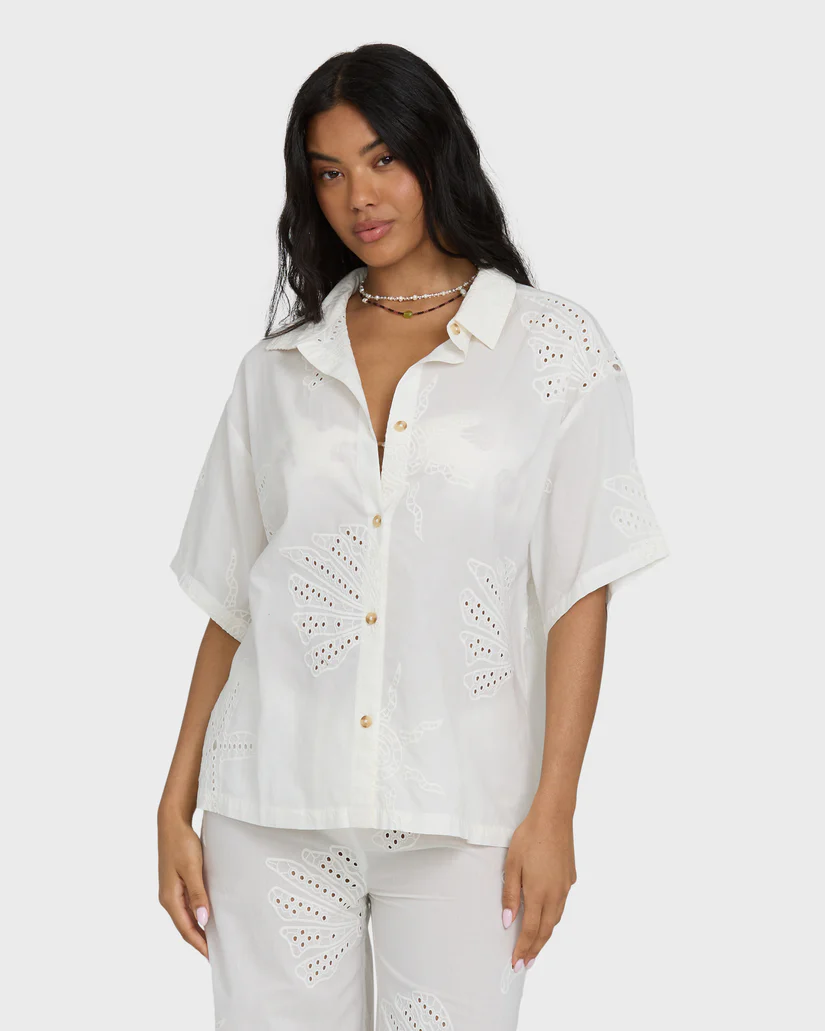Beach Livin Woven Shirt image This is an image of Beach Livin Woven Shirt